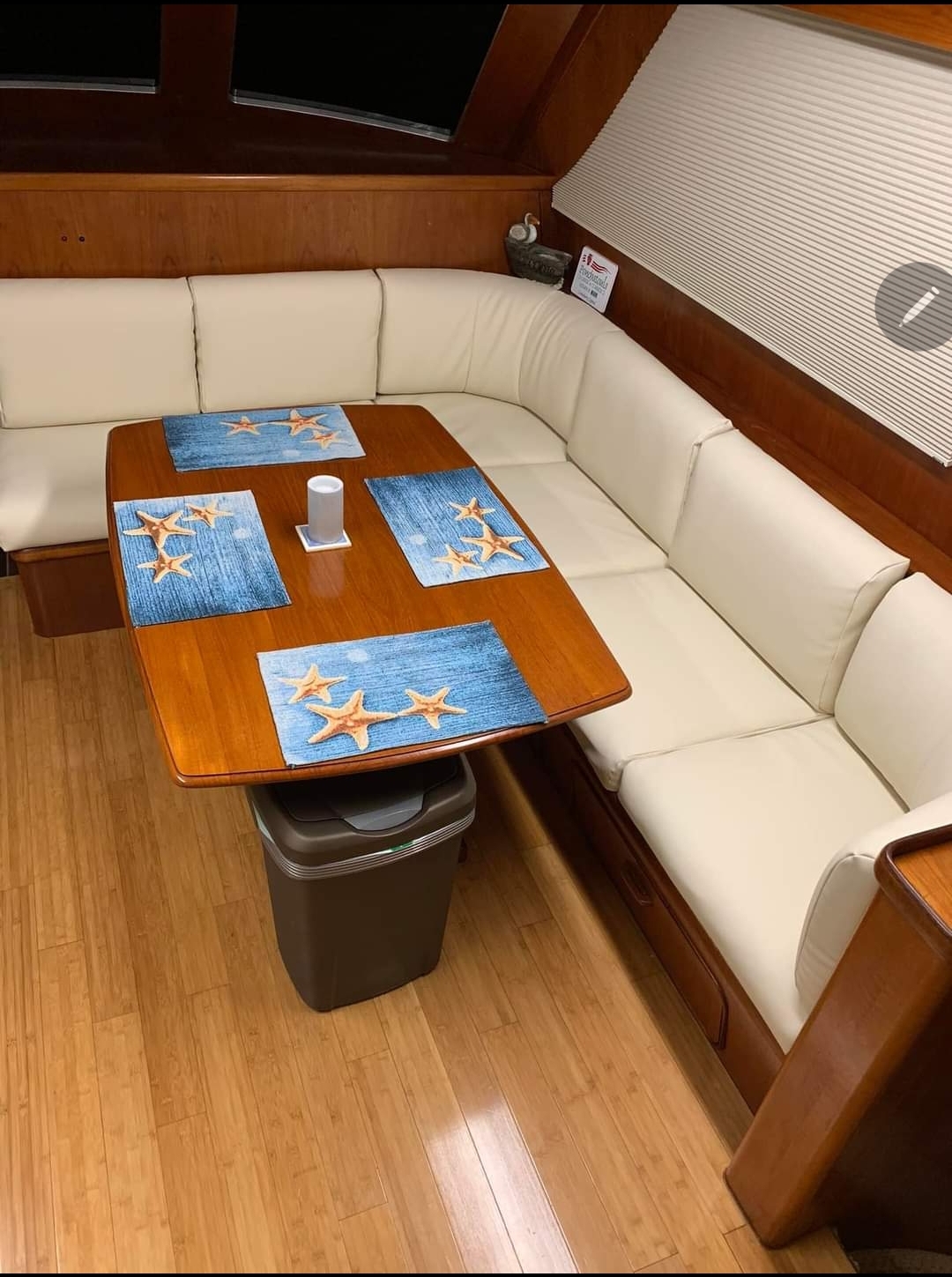 Gulfstar 49 - Galley Seating