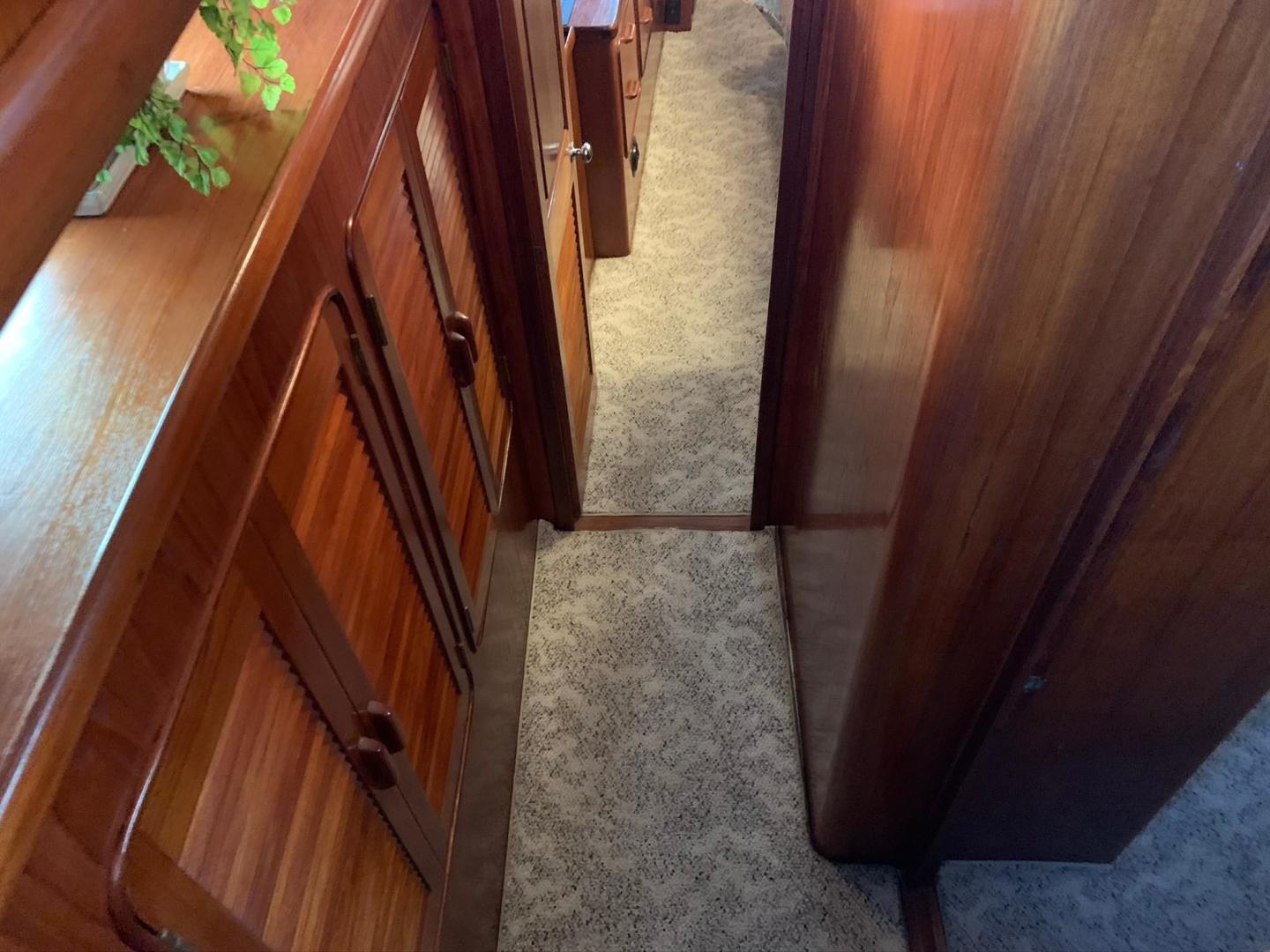 Gulfstar 49 - Hallway